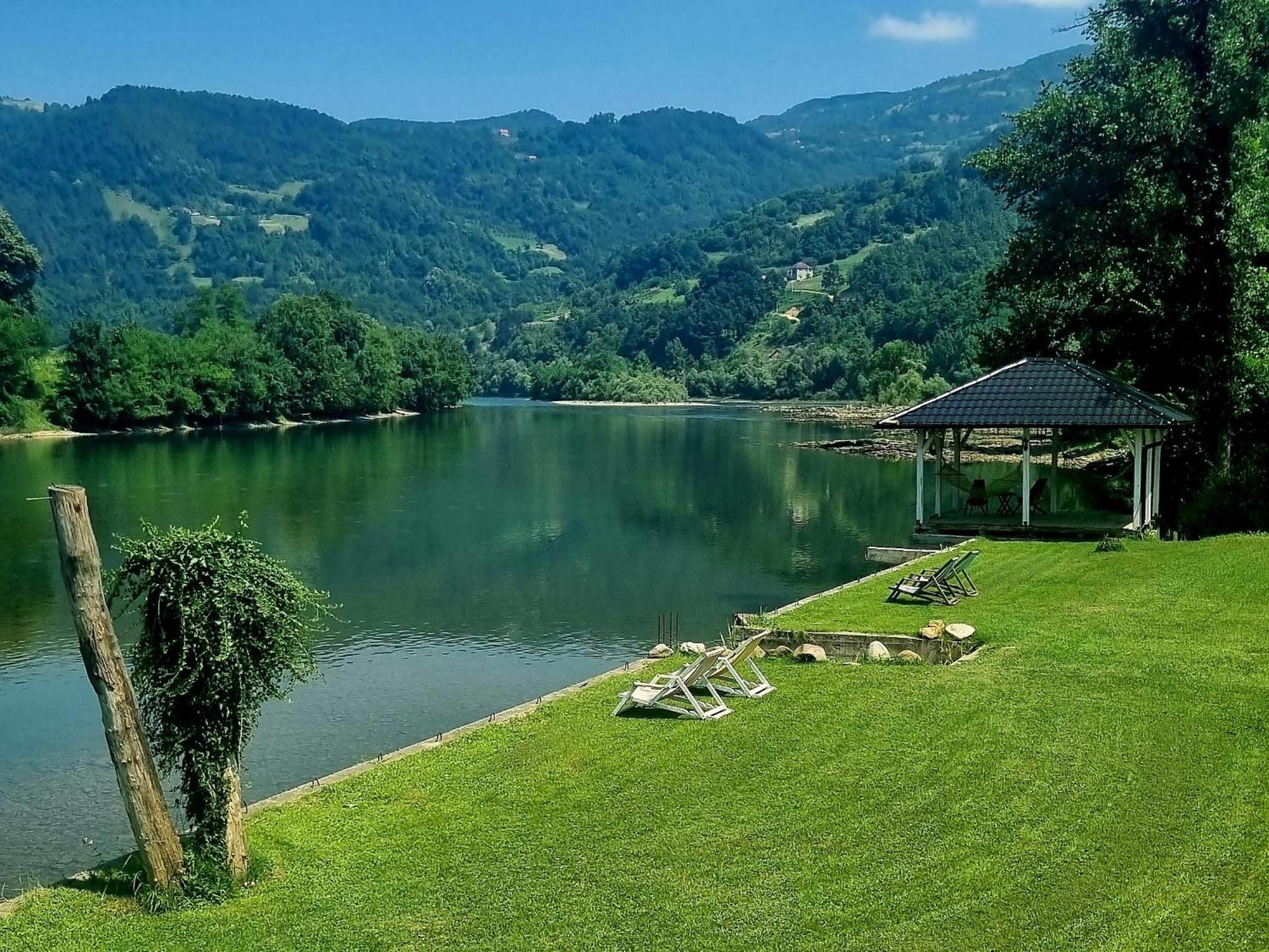 Brvnara Drina Wooden House Drina Case de vacanță